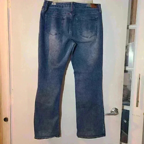 Blue Star Bootcut Medium Wash Jeans 16 EUC - Picture 2 of 6